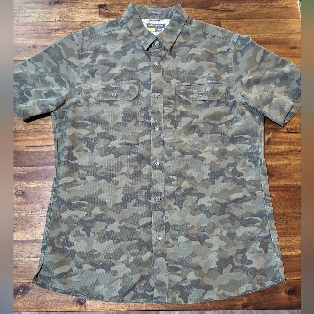Eddie Bauer M camo short-sleeved button shirt